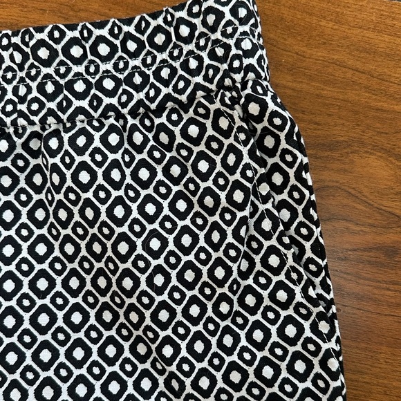 J.Crew Black & White Geometric Print Shorts | Size 4 - Picture 5 of 5